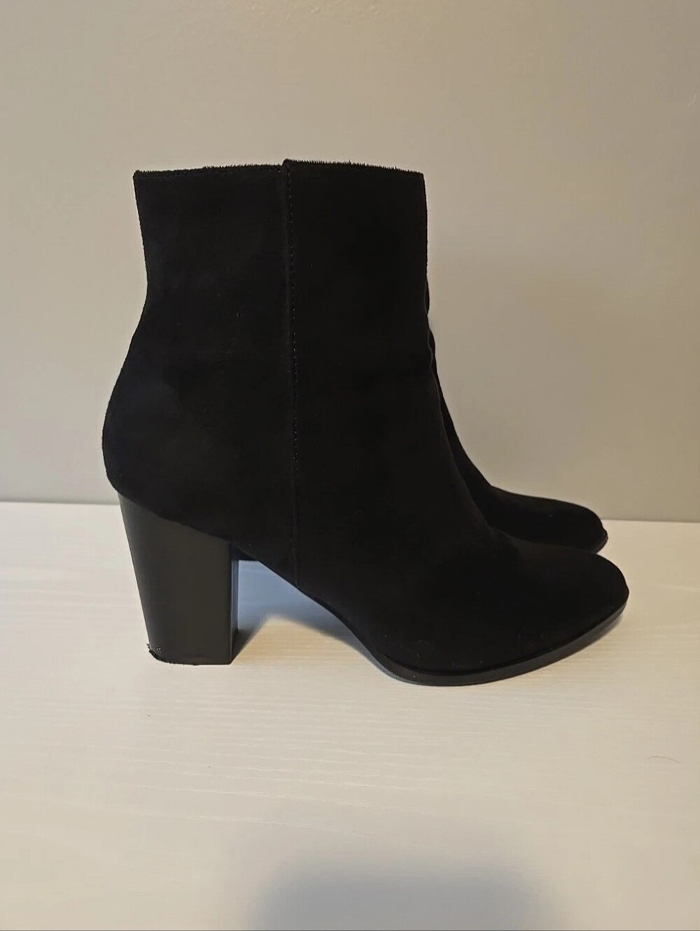 Dream Pairs Ladies Sz. 10 Ankle Boots Black Suede  Side Zipper